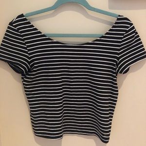 Black/white crop top